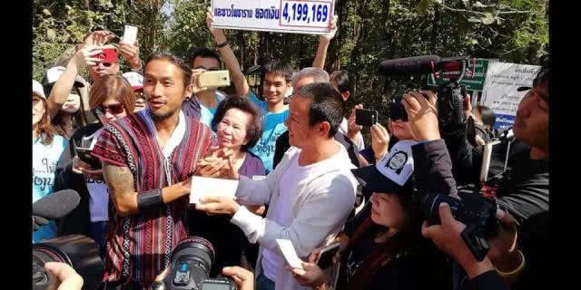 "จตุรงค์" ส่งมอบเงิน 4.1 ล้าน
จากใจชาวราชบุรี-กาญจนบุรี 
เก็บตกให้ "พี่ตูน" กลางขุนเขา
