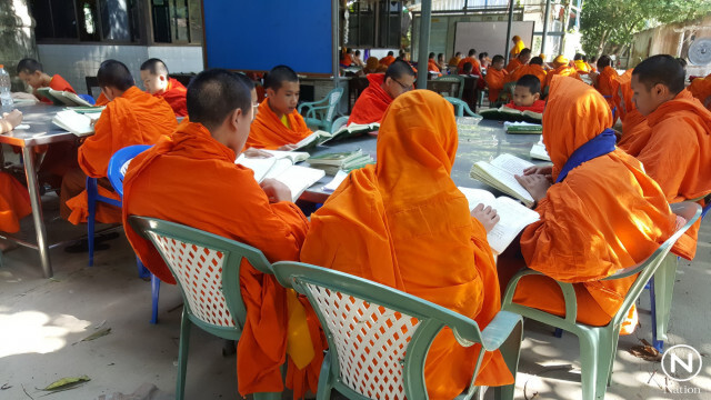 สามเณรลำปาง นั่งศึกษาธรรมท่ามกลางอากาศหนาว 10 องศา