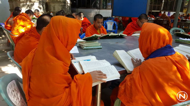 สามเณรลำปาง นั่งศึกษาธรรมท่ามกลางอากาศหนาว 10 องศา