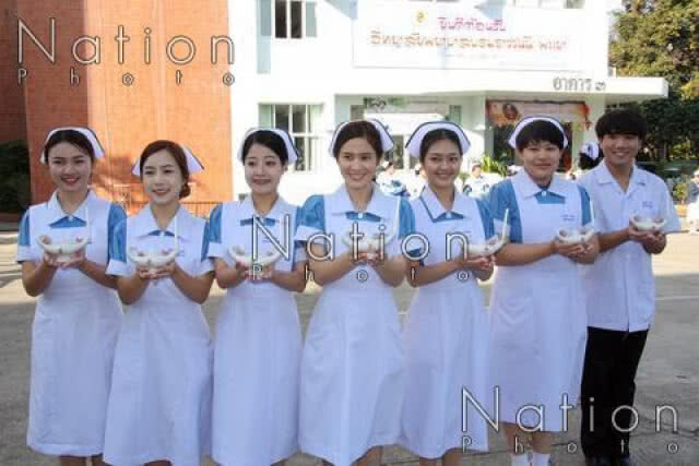 วิทยาลัยพยาบาลพะเยา-เตรียมพับหมวก-เข็มฉีดยา บูมต้อนรับ "ตูน บอดี้แสลม"