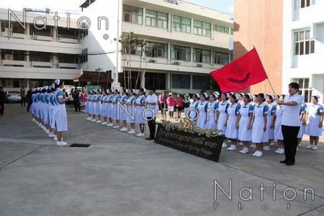 วิทยาลัยพยาบาลพะเยา-เตรียมพับหมวก-เข็มฉีดยา บูมต้อนรับ "ตูน บอดี้แสลม"