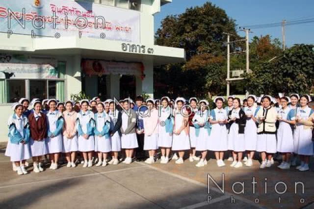 วิทยาลัยพยาบาลพะเยา-เตรียมพับหมวก-เข็มฉีดยา บูมต้อนรับ "ตูน บอดี้แสลม"