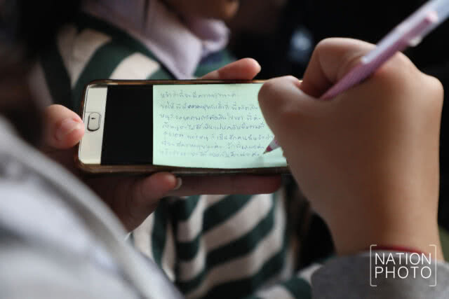 (ภาพชุด) แฟนคลับชาวไทยไว้อาลัย "จงฮยอน" แน่นศาลา วัดสุทธิฯ