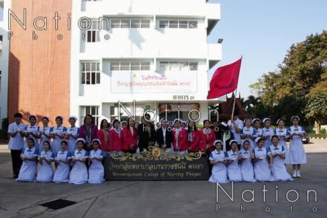 วิทยาลัยพยาบาลพะเยา-เตรียมพับหมวก-เข็มฉีดยา บูมต้อนรับ "ตูน บอดี้แสลม"