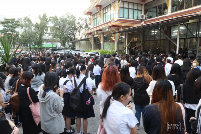 (ภาพชุด) แฟนคลับชาวไทยไว้อาลัย "จงฮยอน" แน่นศาลา วัดสุทธิฯ
