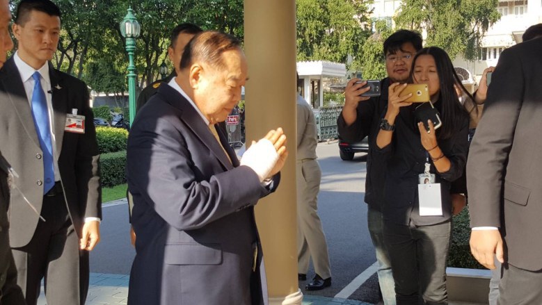 "ตู่-ป้อม-ป๊อก" อารมณ์ดี ร่วมฟังแถลงการปฏิบัติงาน "กอ.รมน."