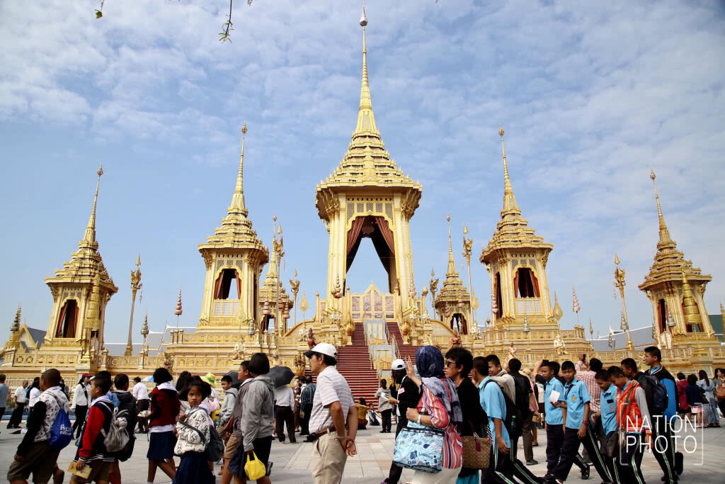 วธ.เผยยอดผู้เข้าชมนิทรรศการพระเมรุมาศกว่า 3.3 ล้านคน วธ.เผยยอดผู้เข้าชมนิทรรศการพระเมรุมาศกว่า 3.3 ล้านคน