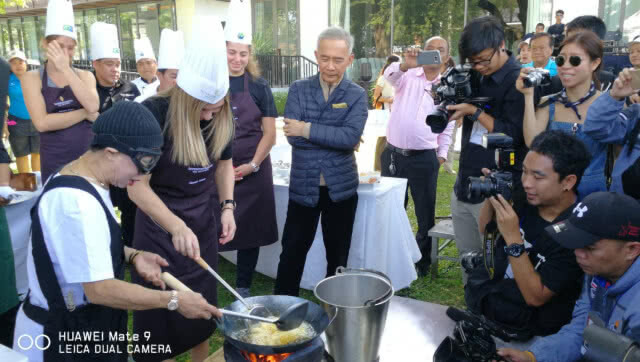 เจ๊ไฝ​สุดปลื้ม! กระทบไหล่​ 3 ​มือเทนนิสระดับโลก