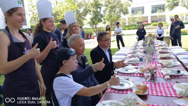 เจ๊ไฝ​สุดปลื้ม! กระทบไหล่​ 3 ​มือเทนนิสระดับโลก