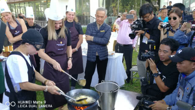 เจ๊ไฝ​สุดปลื้ม! กระทบไหล่​ 3 ​มือเทนนิสระดับโลก
