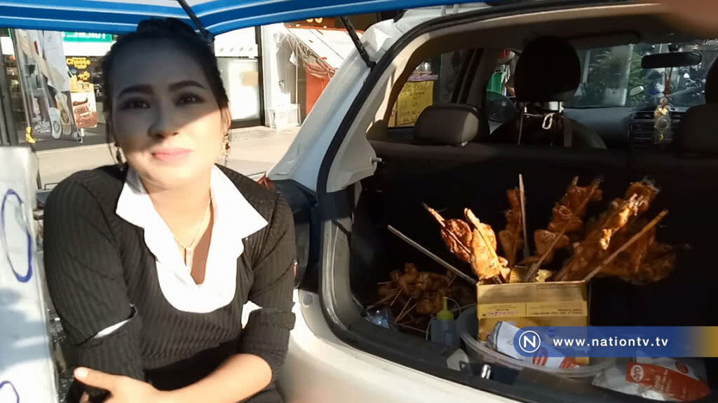 สาวสวย ป.ตรี
เร่ขายไก่ย่าง
อร่อยแซบกลางเมืองหาดใหญ่ สาวสวย ป.ตรี
เร่ขายไก่ย่าง
อร่อยแซบกลางเมืองหาดใหญ่