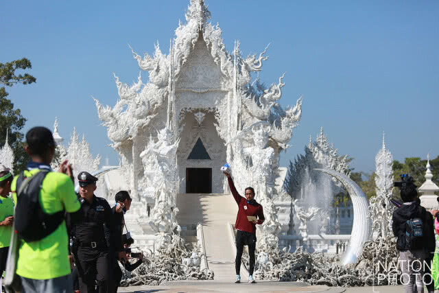 "ก้าว" ถึง วัดร่องขุ่น กับยอดบริจาคเฉียด 1,000 ล้านบาท!!