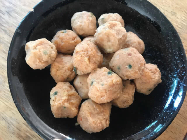 ครัวน้าคม : ปวยเล้งผัดพริกไทยดำลูกชิ้นกุ้ง เพิ่มอุณหภูมิร่างกายในหน้าหนาว