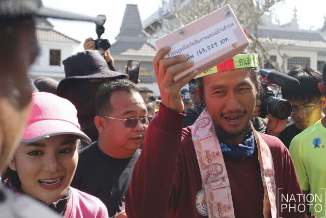 "ก้าว" ถึง วัดร่องขุ่น กับยอดบริจาคเฉียด 1,000 ล้านบาท!!