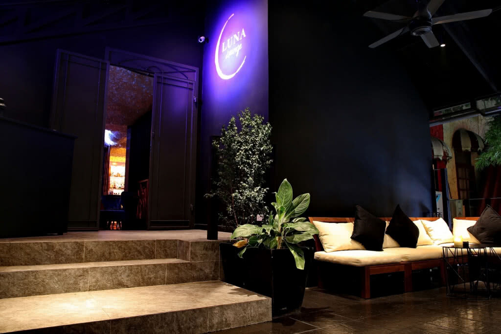 อร่อยปักหมุด : ลูน่า เลาจน์ (LUNA Lounge) แหล่งแฮงค์เอาท์ แห่งใหม่ย่านสุขุมวิท