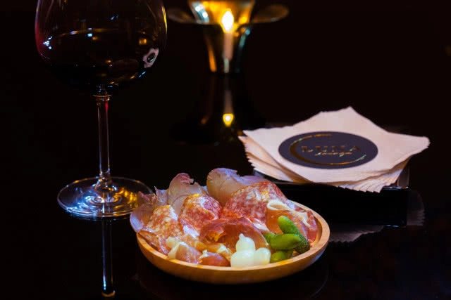 อร่อยปักหมุด : ลูน่า เลาจน์ (LUNA Lounge) แหล่งแฮงค์เอาท์ แห่งใหม่ย่านสุขุมวิท