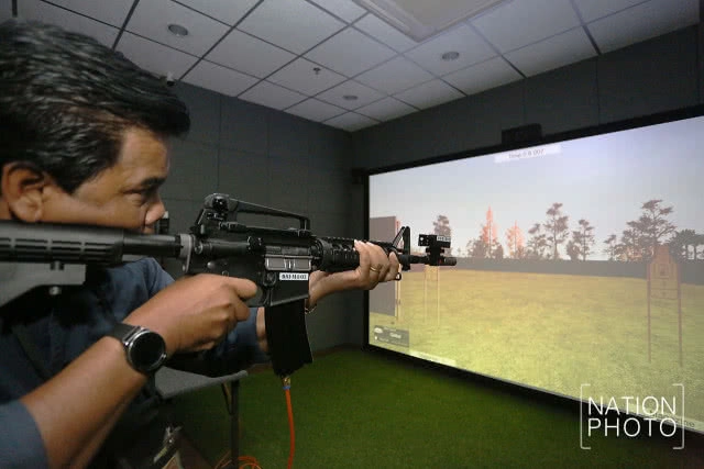 กรมสอบสวนคดีพิเศษ ทดสอบยิงปืนจำลองสถานการณ์ Simulator