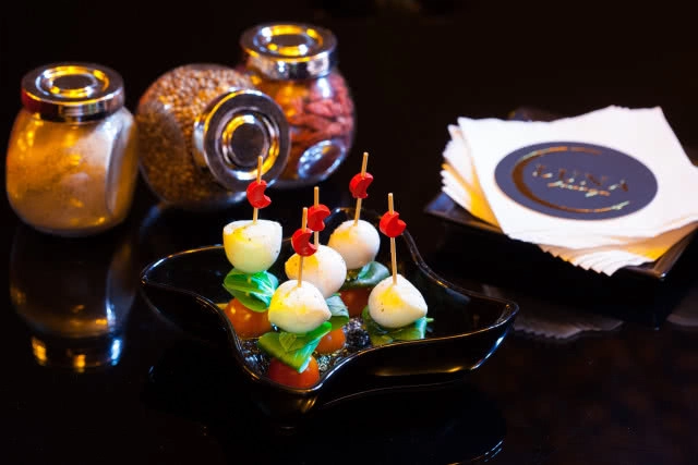 อร่อยปักหมุด : ลูน่า เลาจน์ (LUNA Lounge) แหล่งแฮงค์เอาท์ แห่งใหม่ย่านสุขุมวิท