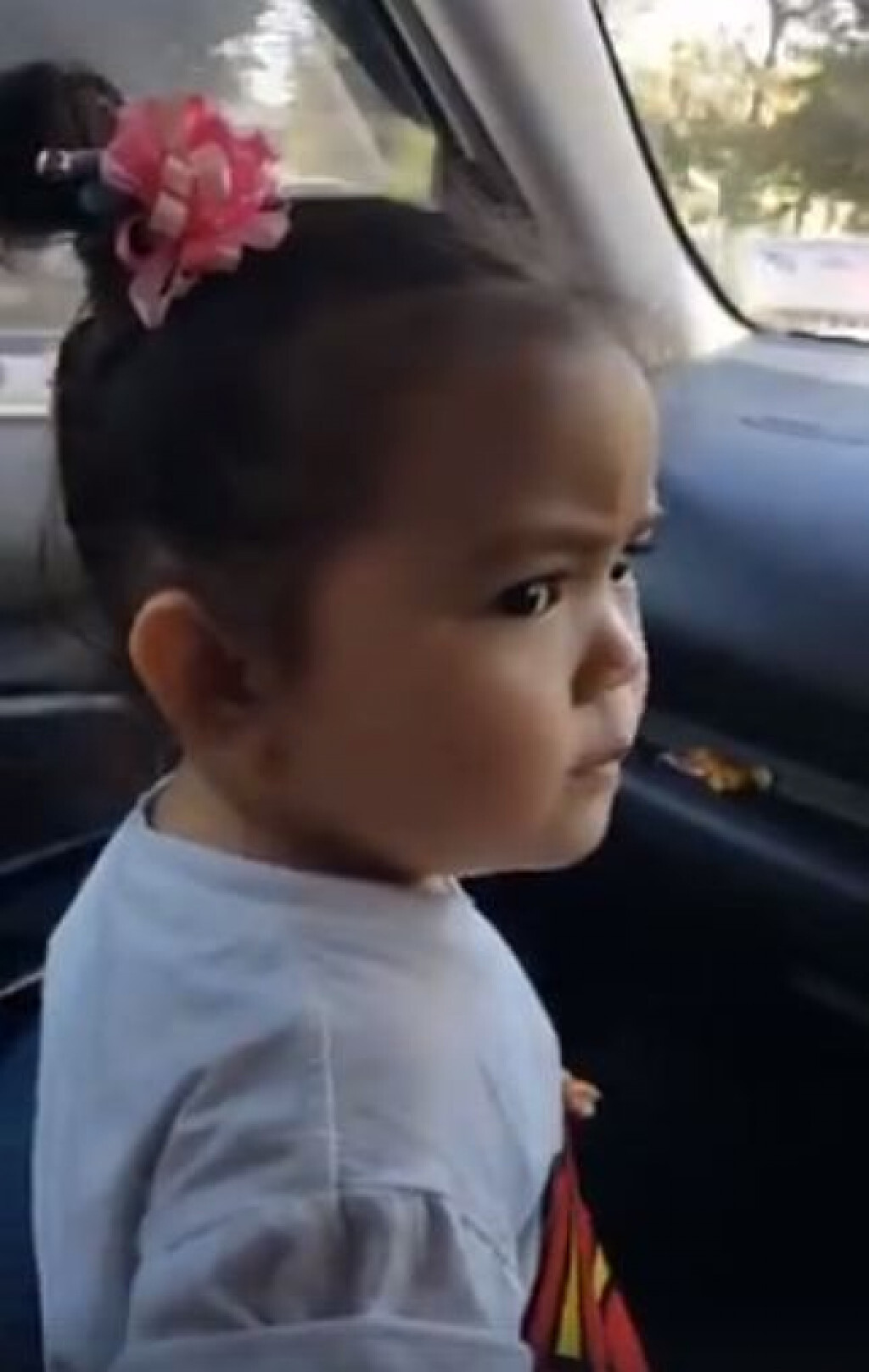 สาวน้อยพูดเหนือ สุดน่ารัก ลั่นวันนี้เป็นวันของลูกนะ!