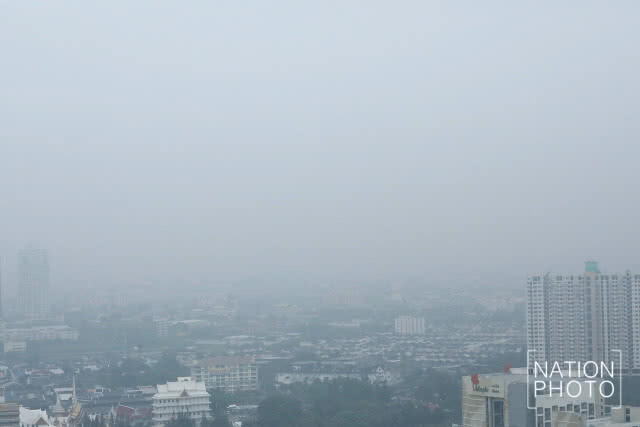 (ภาพชุด)อิทธิพลพายุ "เท็มบิน" ทำให้กทม.ฝนตกเล็กน้อย มีหมอกลงหนา