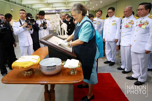 สมเด็จพระเทพฯ เสด็จราชดำเนินมาทรงเปิดการแสดงนิทรรศการศิลปะปูนปั้นแห่งประเทศไทย ครั้งที่ ๑๗