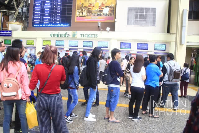 (ภาพชุด) หัวลำโพง เริ่มหนาแน่น ปชช.เดินทางกลับภูมิลำเนาช่วงเทศกาลปีใหม่