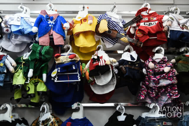 คนรักสุนัข ซื้อเสื้อผ้าให้น้องหมารับปีจอ