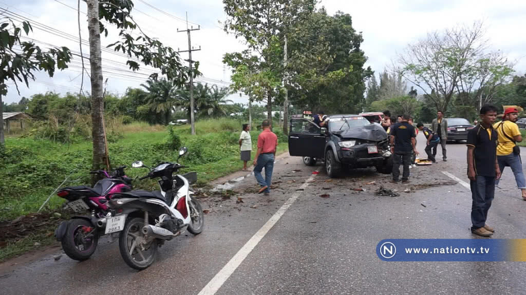 ชุมพร ซิ่งกระบะฝ่าสายฝนชนยับ หวิดดับหนึ่ง
