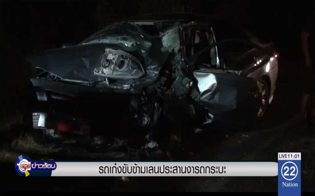 รถเก๋งขับข้ามเลน ประสานงารถกระบะ รถเก๋งขับข้ามเลน ประสานงารถกระบะ