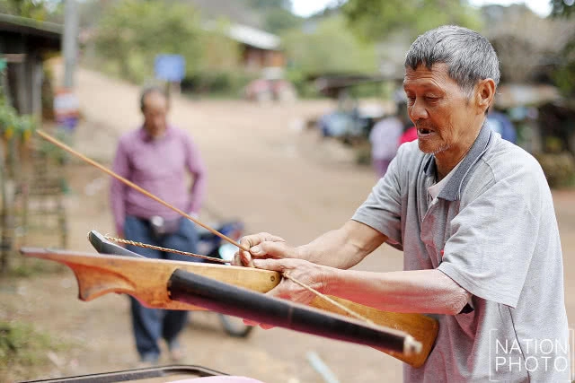 ยิงหน้าไม้แบบโบราณของชาวม้ง ภูมิปัญญาที่สืบทอดกันมารุ่นต่อรุ่น