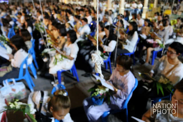 พุทธศาสนิกชนรวมกันสวดมนต์ข้ามปี ที่วัดพระราม 9