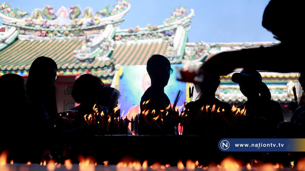 ประชาชนไหว้พระขอพร แก้ปีชง ที่วัดเล่งเน่ยยี่ ประชาชนไหว้พระขอพร แก้ปีชง ที่วัดเล่งเน่ยยี่