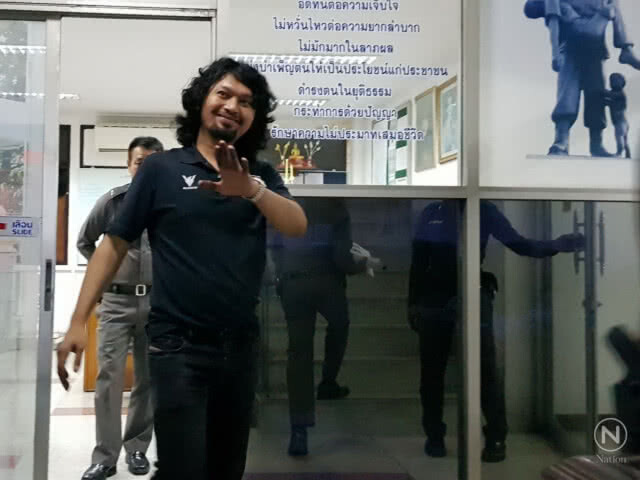"เสก โลโซ" อ้างฉี่ม่วงเพราะกินยานอนหลับ