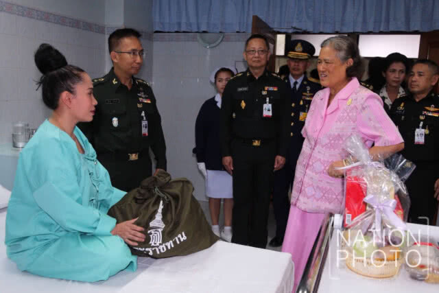สมเด็จพระเทพฯ ตรวจเยี่ยมทหารบาดเจ็บจากการปฏิบัติหน้าที่