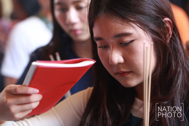 ประชาชนไหว้พระขอพร แก้ปีชง ที่วัดเล่งเน่ยยี่