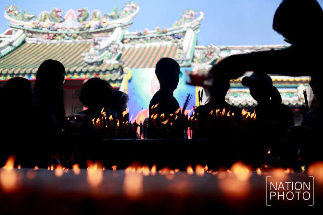 ประชาชนไหว้พระขอพร แก้ปีชง ที่วัดเล่งเน่ยยี่