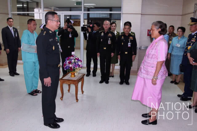 สมเด็จพระเทพฯ ตรวจเยี่ยมทหารบาดเจ็บจากการปฏิบัติหน้าที่