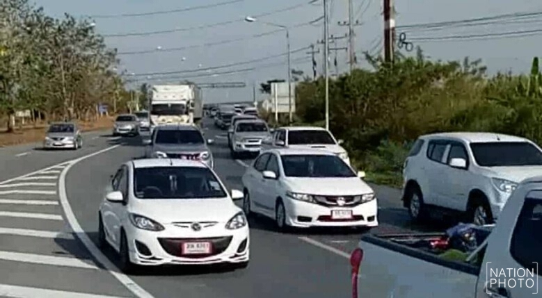 ติดหนึบ! ถนนสระแก้วตัดใหม่  คนแห่กลับ แถวยาวสะสมกว่า 10 กม.