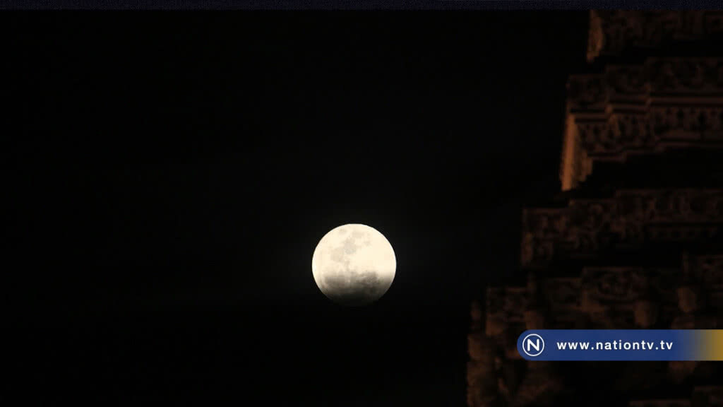 ปรากฏการณ์ดวงจันทร์เต็มดวงSuper Full Moon ที่อนุสาวรีย์ประชาธิปไตย-วัดอรุณ ปรากฏการณ์ดวงจันทร์เต็มดวงSuper Full Moon ที่อนุสาวรีย์ประชาธิปไตย-วัดอรุณ
