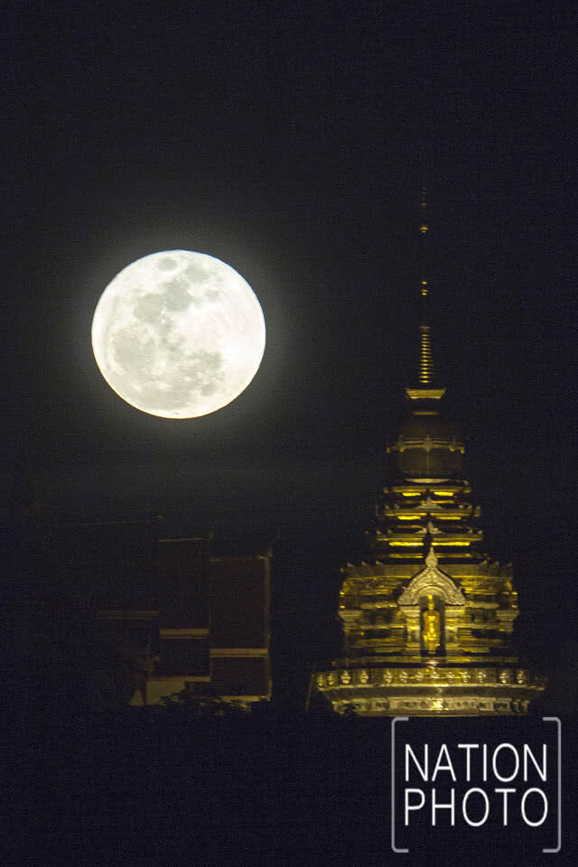 ปรากฏการณ์ Super Full Moon ณ พระธาตุดอยสะเก็ด เชียงใหม่