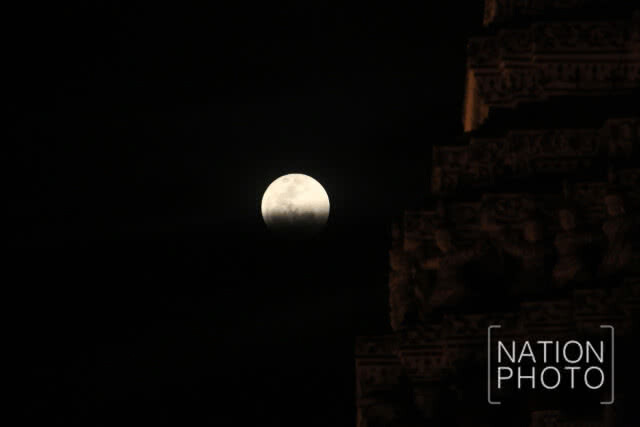 ปรากฏการณ์ดวงจันทร์เต็มดวงSuper Full Moon ที่อนุสาวรีย์ประชาธิปไตย-วัดอรุณ
