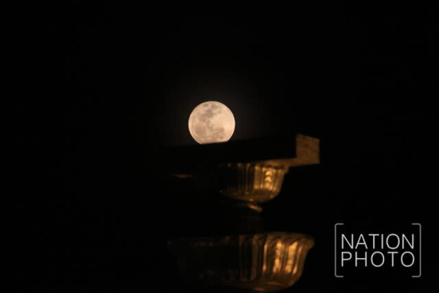 ปรากฏการณ์ดวงจันทร์เต็มดวงSuper Full Moon ที่อนุสาวรีย์ประชาธิปไตย-วัดอรุณ
