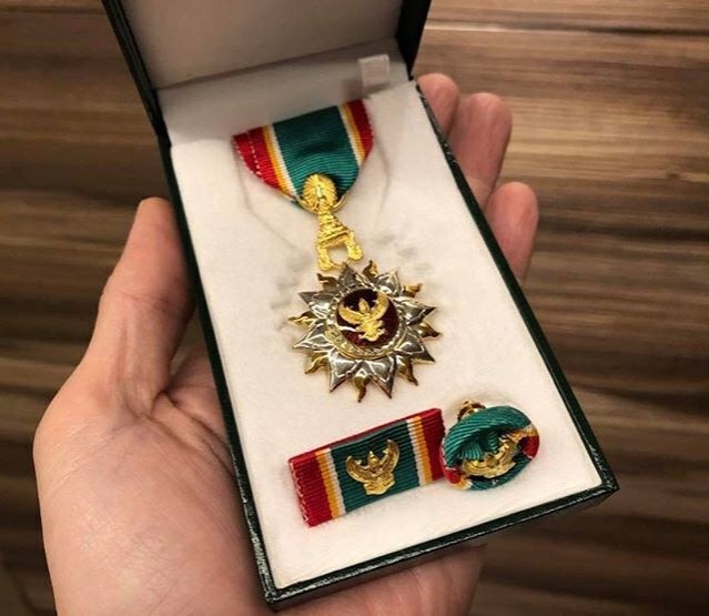 'ฉอด-เจ' ได้รับพระราชทานเครื่องราชอิสริยาภรณ์ฯ