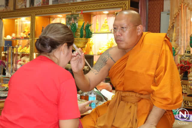 หลวงพี่น้ำฝน ย้ำ! ทำกระเป๋ามหามงคล นำเงินช่วย ร.พ.นครปฐม