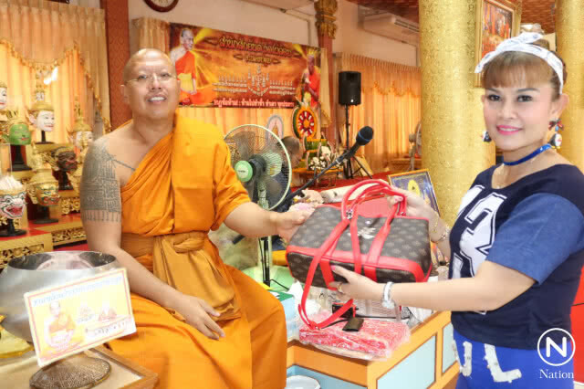 หลวงพี่น้ำฝน ย้ำ! ทำกระเป๋ามหามงคล นำเงินช่วย ร.พ.นครปฐม