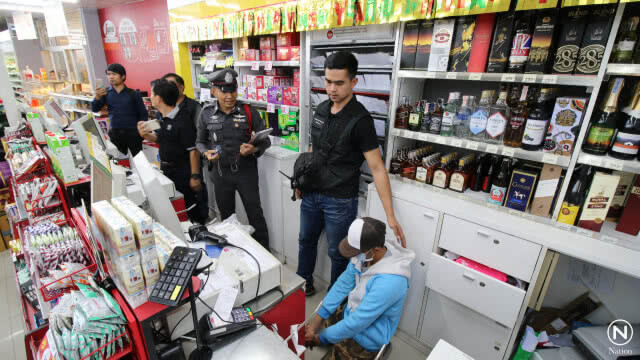 พนักงานร้านสะดวกซื้อ เป็นโจรงัดร้านเอง