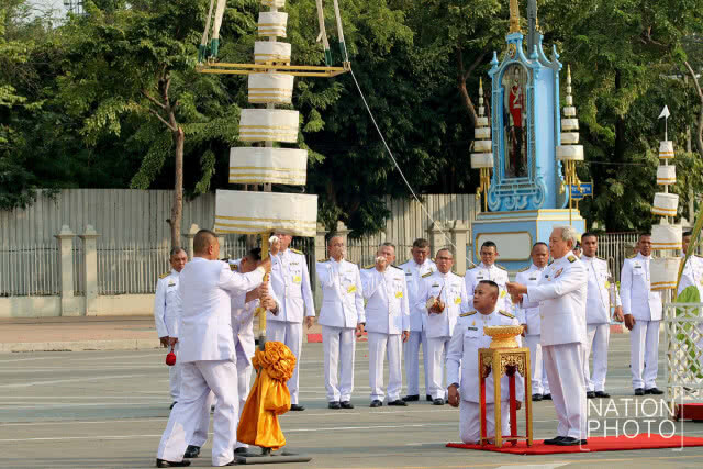 พิธีรื้อถอนพระเมรุมาศจำลอง ในพิธีถวายดอกไม้จันทน์