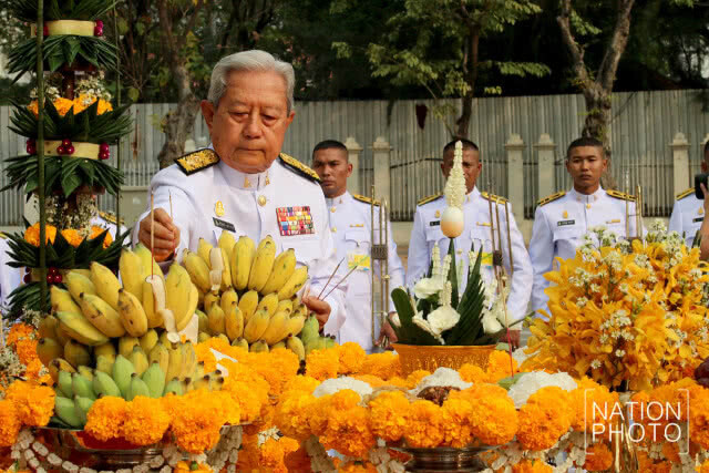 พิธีรื้อถอนพระเมรุมาศจำลอง ในพิธีถวายดอกไม้จันทน์