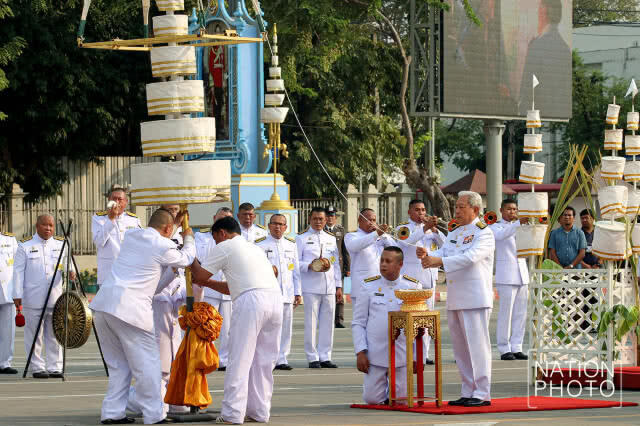 พิธีรื้อถอนพระเมรุมาศจำลอง ในพิธีถวายดอกไม้จันทน์