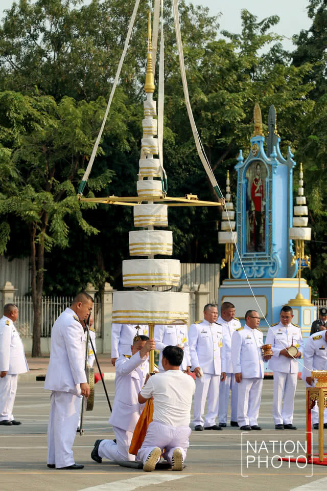 พิธีรื้อถอนพระเมรุมาศจำลอง ในพิธีถวายดอกไม้จันทน์